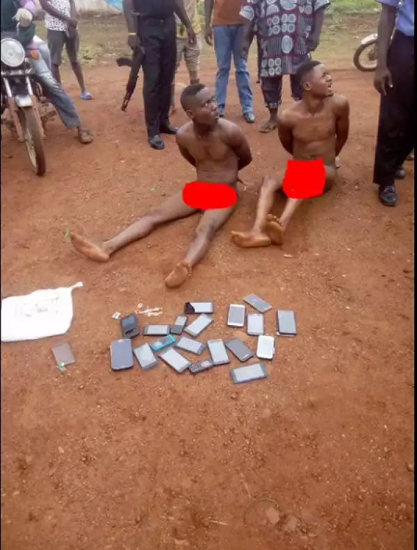 Two Suspected Phone Thieves Stripped Unclad After Being Caught With 18 Phones in Ogun (Photos)
